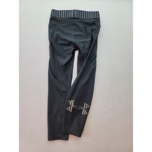Under Armour Compression Heatgear Leggings‎ Womens M Black Cropped Yoga Workout